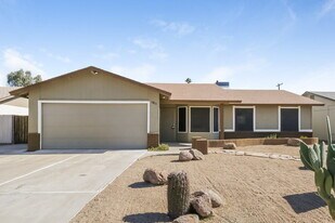 1811 N Cheri Lynn Dr in Chandler, AZ - Building Photo