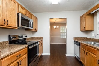 420 Cathedral Dr in Mcdonough, GA - Building Photo - Building Photo