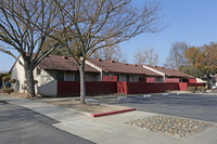 Macarthur Apartments in Los Banos, CA - Foto de edificio - Building Photo