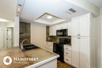 9933 Lake Dr in New Port Richey, FL - Foto de edificio - Building Photo