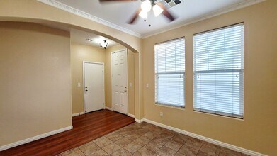 4947 Droubay Dr in Las Vegas, NV - Building Photo - Building Photo