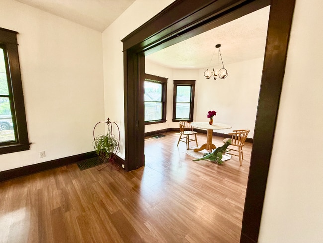 property at 1004 N Lee St