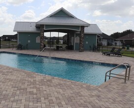 24422 SW 18th Rd in Newberry, FL - Foto de edificio - Building Photo