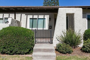 1129 Glenbridge Cir in Westlake Village, CA - Building Photo