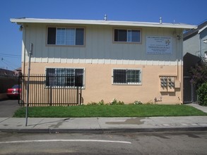 The Christina Apartments in Oakland, CA - Building Photo - Building Photo