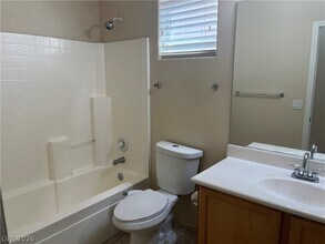 10922 Moonbeam Glow Ln in Las Vegas, NV - Building Photo - Building Photo