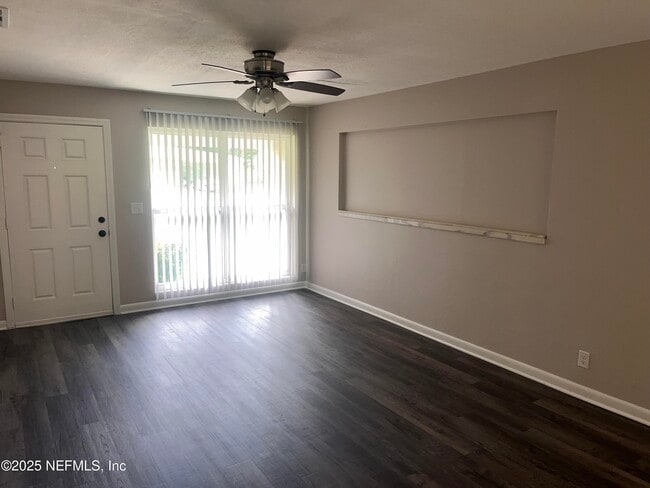 6060 Mizzell Dr in Jacksonville, FL - Building Photo - Building Photo