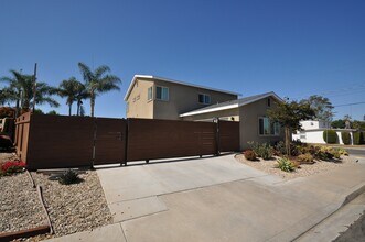 5102 Tipton St in San Diego, CA - Building Photo - Building Photo