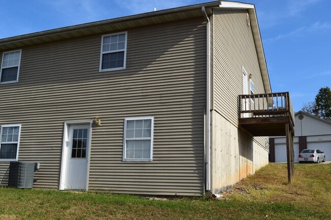 13895 Trinity Cir in St. Robert, MO - Building Photo - Building Photo