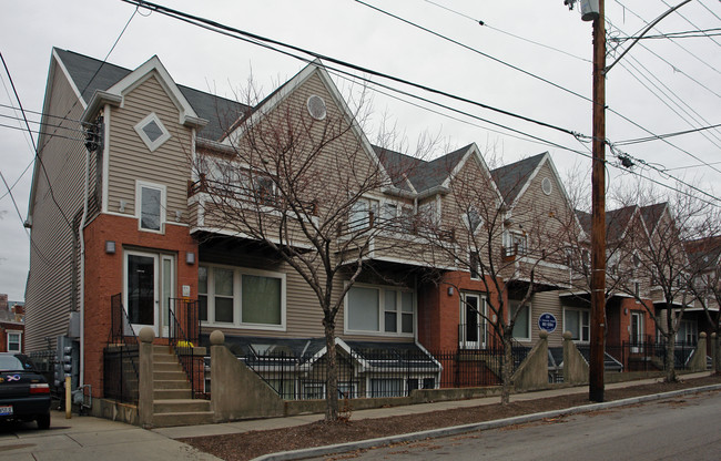 246-254 E University Ave in Cincinnati, OH - Foto de edificio - Building Photo