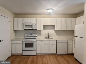 8 Winners Cir in Owings Mills, MD - Building Photo - Building Photo
