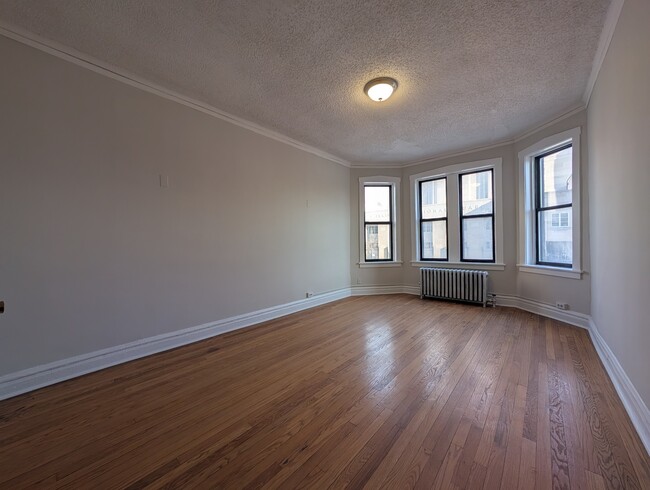 1542 N Kedzie Ave in Chicago, IL - Building Photo - Building Photo