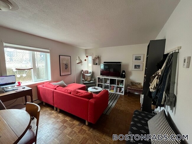 524 Putnam Ave, Unit 1 in Cambridge, MA - Foto de edificio - Building Photo