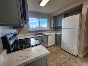 986 Croke Dr in Thornton, CO - Building Photo - Building Photo