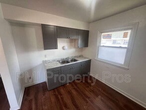 5650 N 61st St in Milwaukee, WI - Building Photo - Building Photo