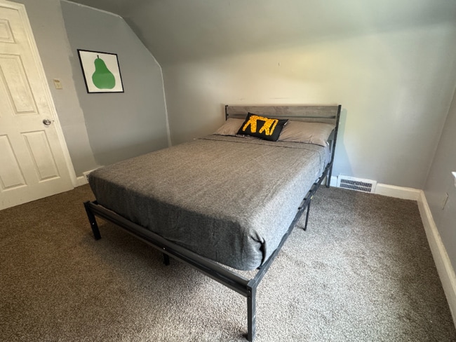 property at 5284 Devonshire Rd