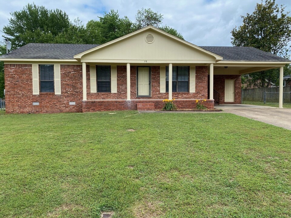 28 Randi Dr in Jackson, TN - Building Photo