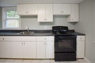 1906 Delmar St-Unit -B in Charleston, SC - Building Photo - Building Photo