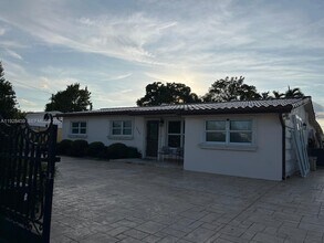 3520 SW 104th Ave in Miami, FL - Building Photo - Building Photo