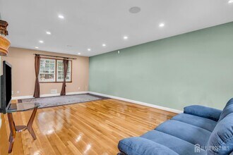 29 Christopher Ln in Colonia, NJ - Building Photo - Building Photo