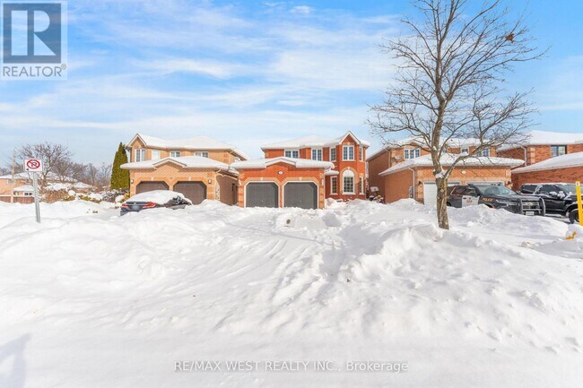 20 Felt Crescent in Barrie, ON - Building Photo - Building Photo