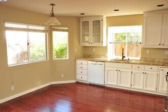 275 Woodruff Way in Milpitas, CA - Building Photo - Building Photo