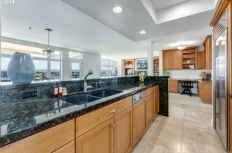2015 SE Columbia River Dr in Vancouver, WA - Building Photo - Building Photo