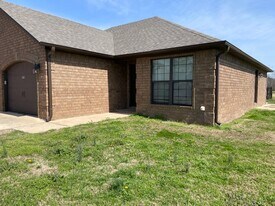 109 W England Ave in Marmaduke, AR - Building Photo