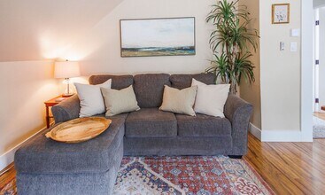 810 S 3rd St in Jacksonville, OR - Building Photo - Building Photo