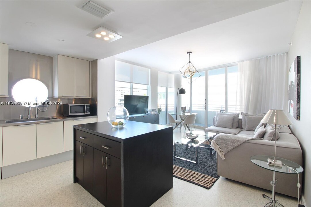 225 Collins Ave, Unit 6L in Miami Beach, FL - Building Photo