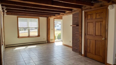 12 Willey St, Unit 10 in Rollinsford, NH - Foto de edificio - Building Photo