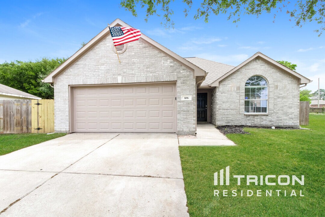 106 Highland St in Texas City, TX - Building Photo