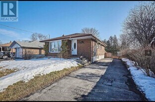 901 Crocus Crescent in Whitby, ON - Building Photo