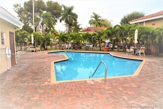 560 NW 82nd Pl in Miami, FL - Building Photo - Building Photo