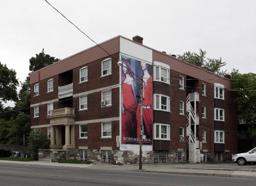 359 Davenport Rd in Toronto, ON - Building Photo