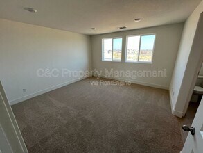 383 Manhattan Dr in Lathrop, CA - Building Photo - Building Photo