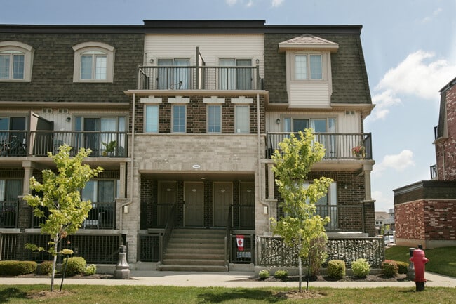 1662 Fischer Hallman Rd in Kitchener, ON - Building Photo - Building Photo