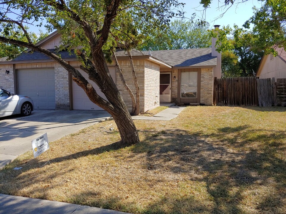 5516 Lochmoor in San Antonio, TX - Building Photo