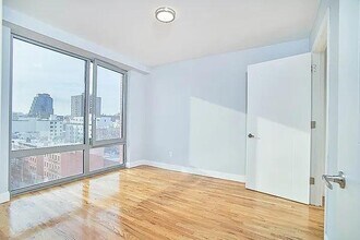 200 E 117th St in New York, NY - Building Photo - Building Photo