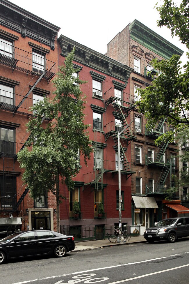 226 E Tenth St in New York, NY - Building Photo - Building Photo