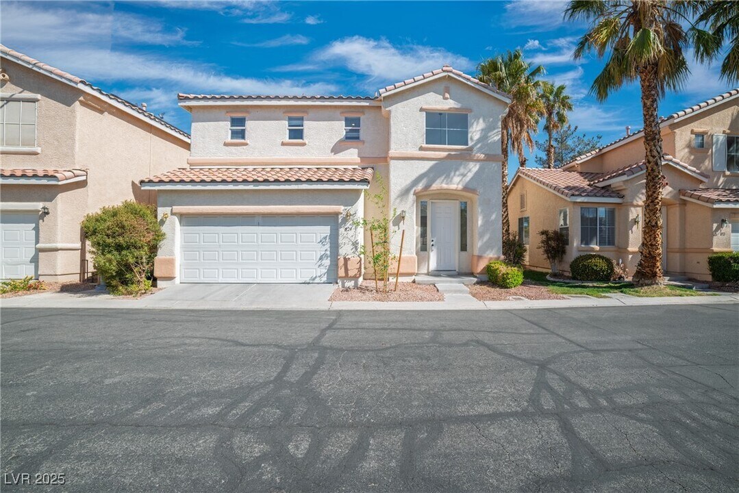 824 Clear Diamond Ave in Las Vegas, NV - Building Photo