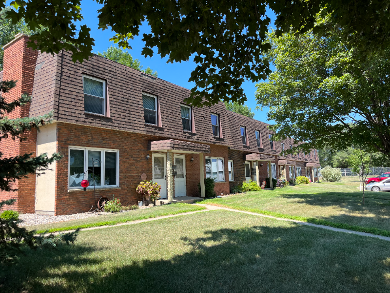 810-824 Ronell St in St. Peter, MN - Building Photo