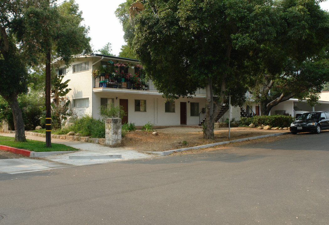 222 W Constance Ave in Santa Barbara, CA - Building Photo