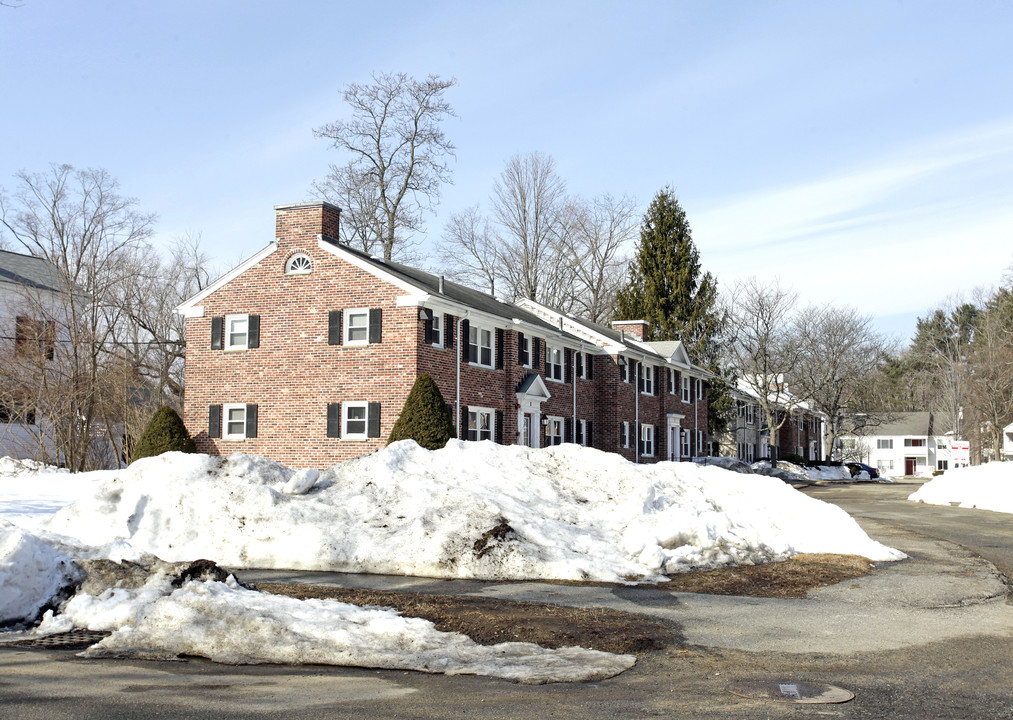 Everett Gardens Apartments in Concord, MA - Building Photo