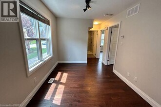 24 Locust St in Kitchener, ON - Building Photo - Building Photo