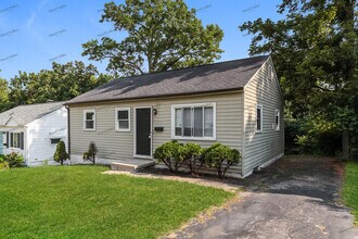 1821 Catalpa Ave in Cincinnati, OH - Building Photo - Building Photo