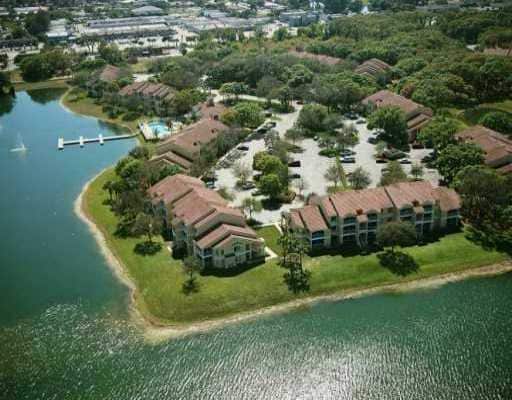 2321 NW 33rd St, Unit Corner unit in Oakland Park, FL - Building Photo - Building Photo
