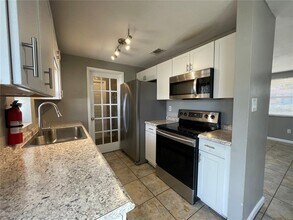 10043 Hayes St in Spring Hill, FL - Building Photo - Building Photo