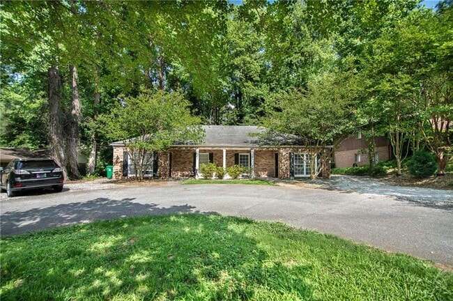 3761 Ashford Dunwoody Rd NE