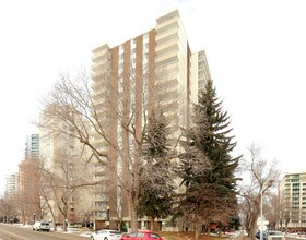 The Mayflower Apartments in Edmonton, AB - Building Photo - Building Photo